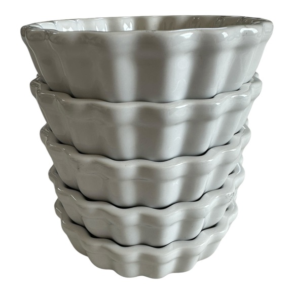 Le Creuset 5-Piece Set Mini Fluted Flan Dish Tartelette White 4.25 inches - Picture 3 of 6